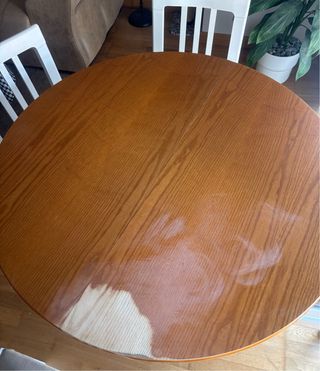 Mesa de salón de madera