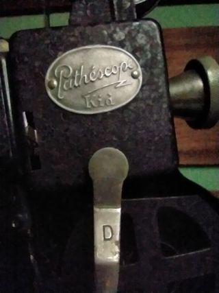 Proyector antiguo de cine Pathé Kid 9,5mm.