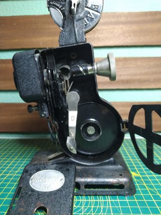 Proyector antiguo de cine Pathé Kid 9,5mm.