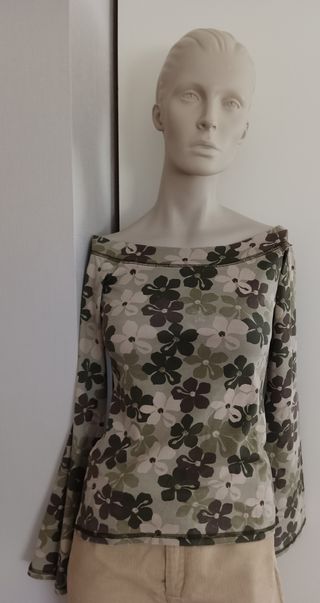 Camiseta floral manga larga