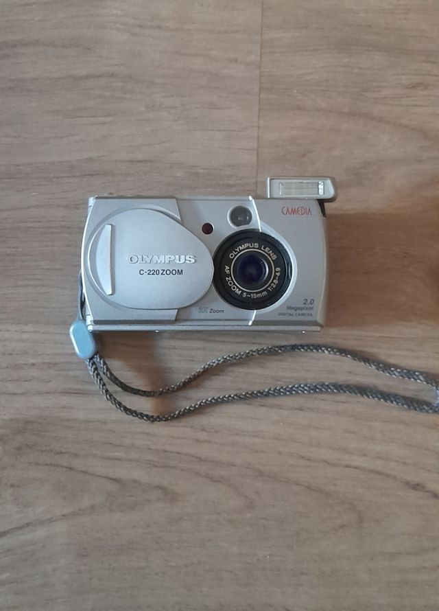Cámara Olympus C-220 Zoom Plata