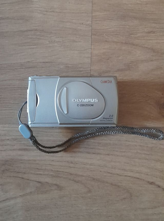 Cámara Olympus C-220 Zoom Plata