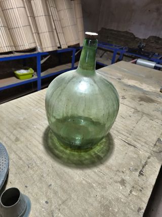 Botella de vino d cristal antigua verde