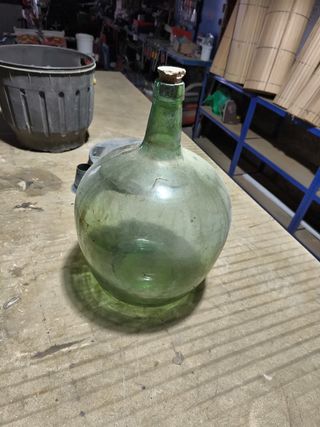 Botella de vino d cristal antigua verde
