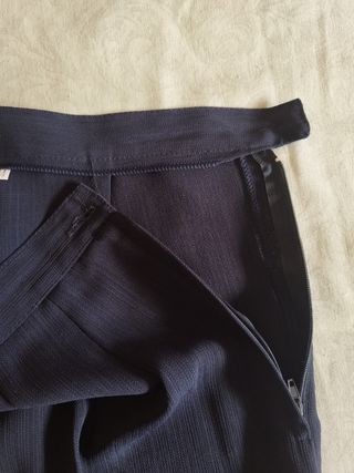 Pantalón de vestir azul marino con pinzas