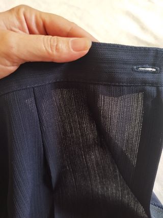 Pantalón de vestir azul marino con pinzas