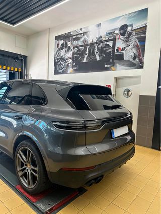 Porsche Cayenne Hybrid etiqueta cero. Approved 