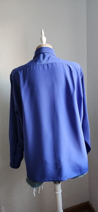Blusa Vintage Azul con Detalles Plateados