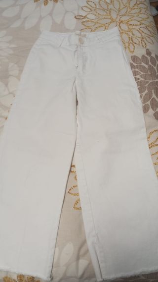 Pantalones blancos anchos