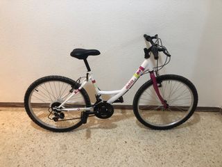 Bicicleta Denbike 24 blanca y rosa