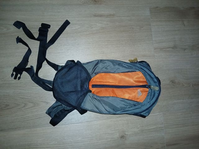 Mochila Adidas pequeña para camelback