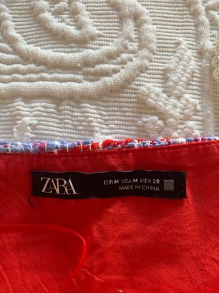 Top Zara rosa con botones perla