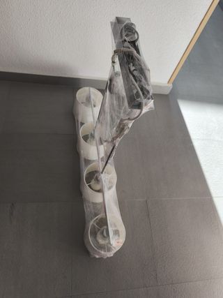 Lámparas de salón plateadas y blancas
Negociables 