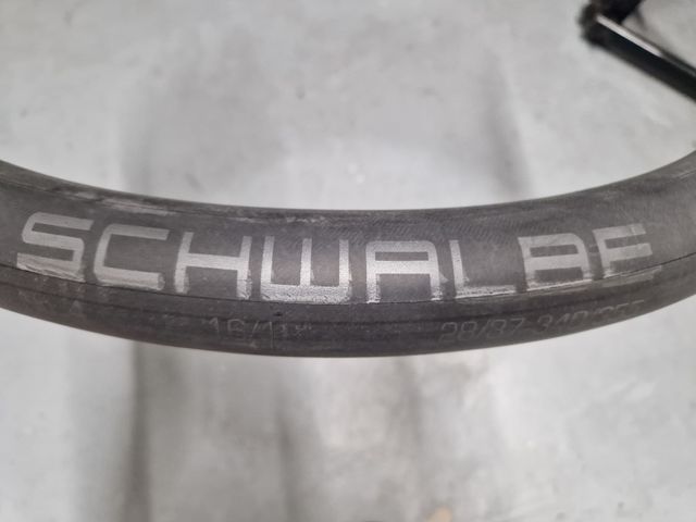 Cámaras Schwalbe 16 18 válvula fina.