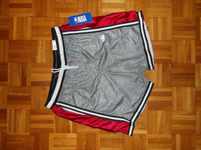 Pantalón Corto NBA Gris y Rojo