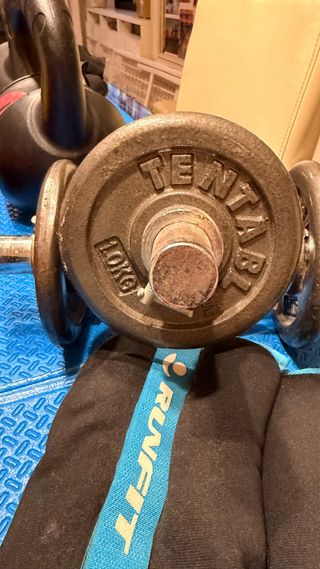 Conjunto de entrenamiento: pesas, rodillo y más...
