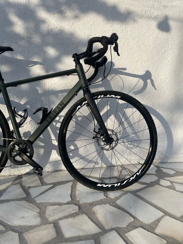 Bicicleta Gravel Triban GRVL 120.