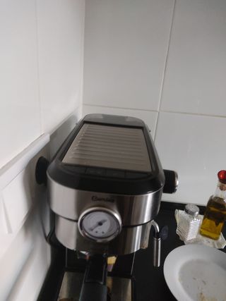 Cafetera rota se enchufa pero no sale el café 
