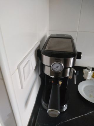 Cafetera rota se enchufa pero no sale el café 