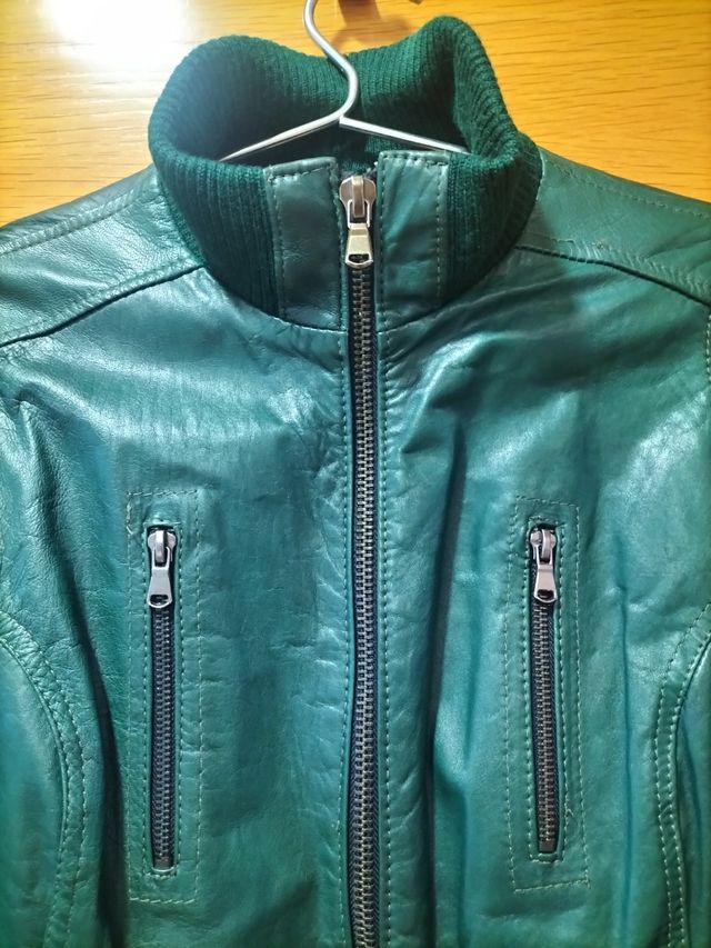 Cazadora de piel verde