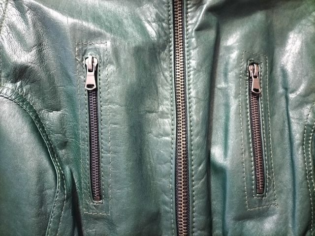 Cazadora de piel verde