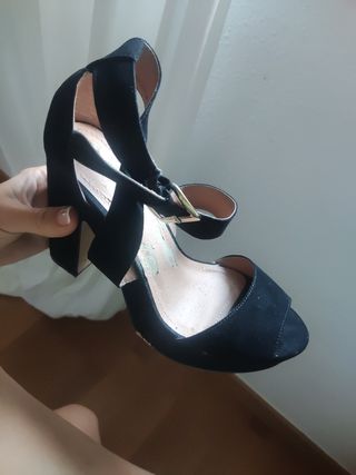 Zapatos de tacón negros con plataforma