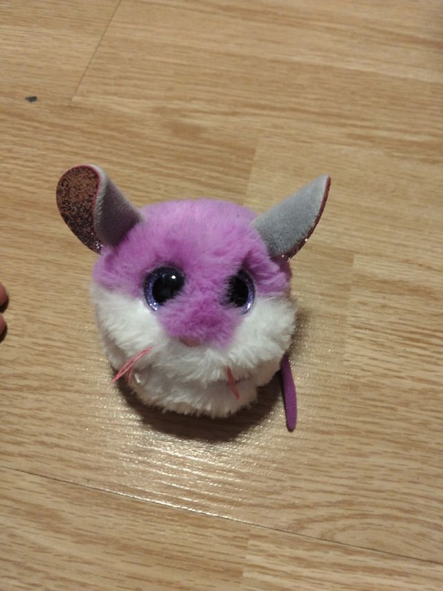 Peluche ratoncito morado y blanco