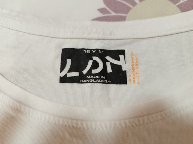 Camisetas tops, manga corta. Zara