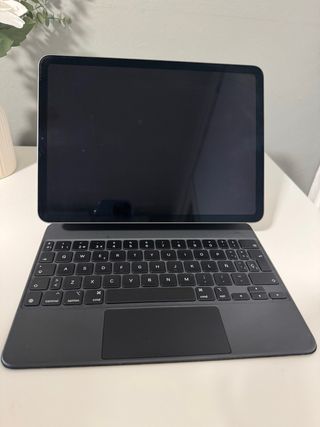 iPad Air 4 256GB + Teclado Mágico Plata