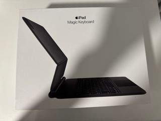 iPad Air 4 256GB + Teclado Mágico Plata