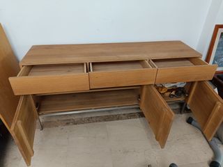 Aparador de madera y metal