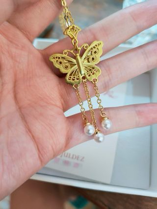 Collana farfalla con perle dorata con scatolina 