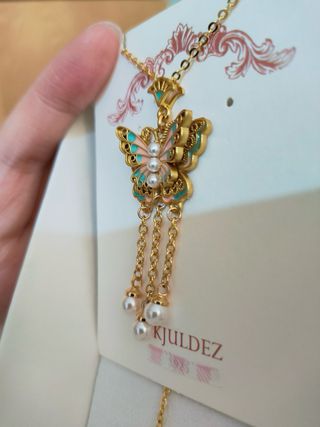 Collana farfalla con perle dorata con scatolina 