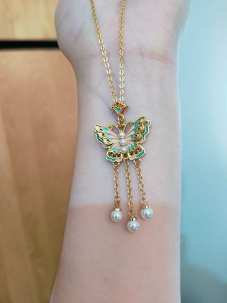 Collana farfalla con perle dorata con scatolina 