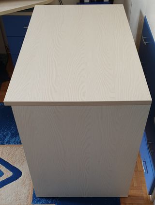 Scrivania avorio usata pochissimo