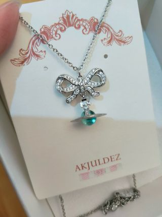 Collana con fiocco e pianeta