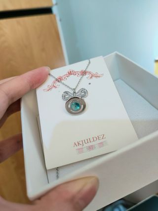 Collana con fiocco e pianeta