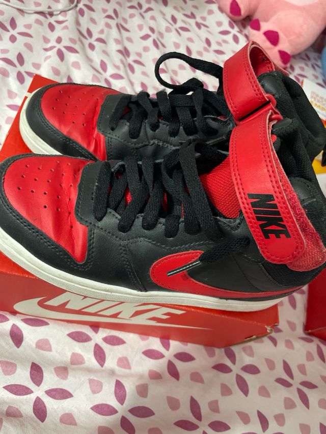 Tenis Nike Negro y Rojo