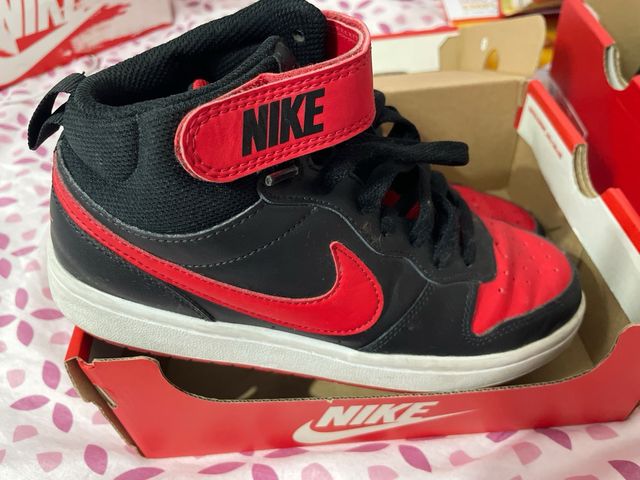 Tenis Nike Negro y Rojo