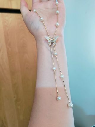 Collana con farfalla e perle con scatolina