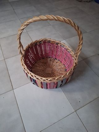 Cesta redonda de mimbre multicolor