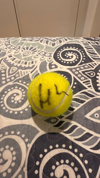 Pelota de tenis firmada por Holger Rune