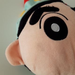 SHIN CHAN EN PIJAMA MUÑECO DE PELUCHE PLAY BY PLAY