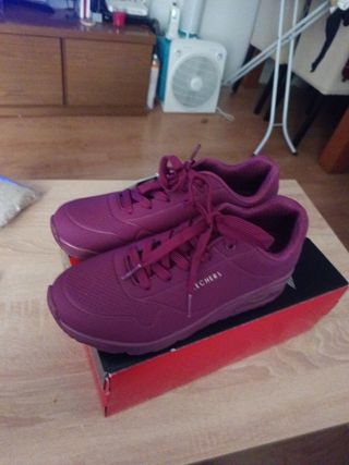 Zapatillas Skechers granate