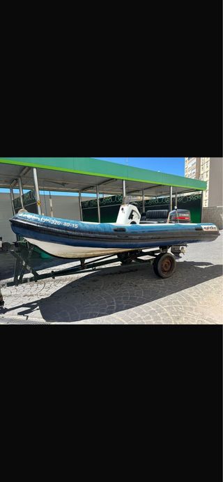 Semirrígida Astec VD-470 con motor 2t Yamaha.