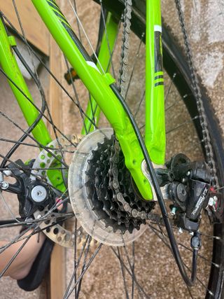 Bicicleta de montaña verde