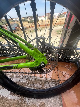 Bicicleta de montaña verde