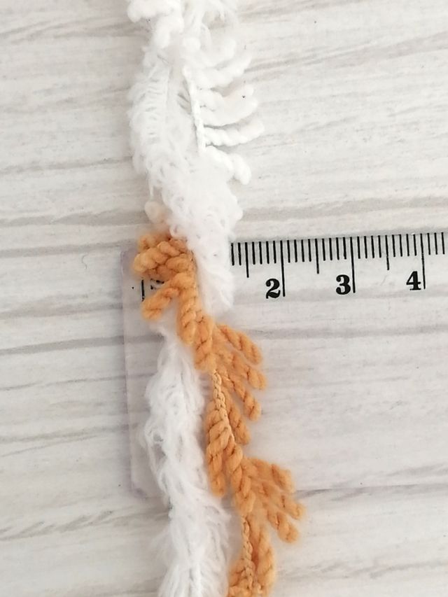 3 gomitoli di filo speciale con effetto fluffy