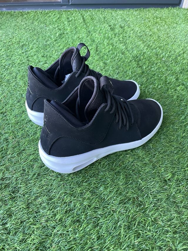 Zapatillas Jordan Negras First Class