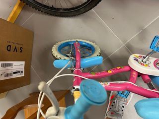 Bicicleta infantil rosa y azul